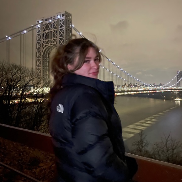 Profile Picture of Isabella Dellostritto (@idellostritto) on Poshmark