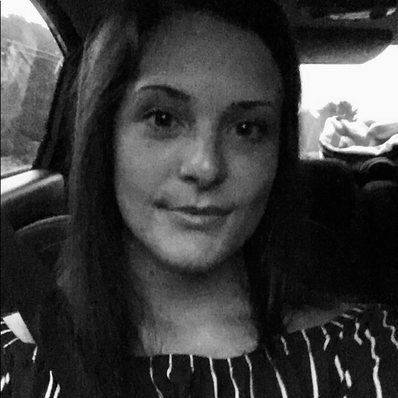 Jessica Trachsel - Poshmark Profile Picture of Jessica Trachsel (@jessicarose84) on Poshmark