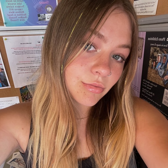 Profile Picture of Mariella Chmaj (@babymarii) on Poshmark