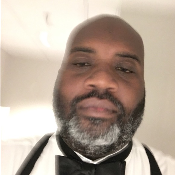 Profile Picture of Aaron Avant (@theonlyaca0912) on Poshmark