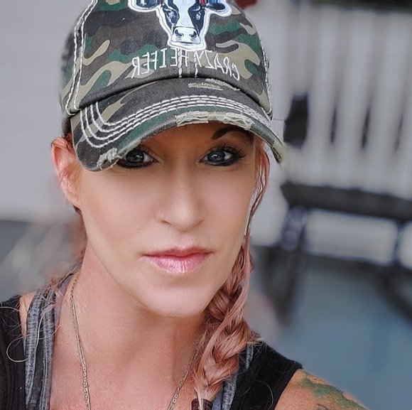 Melody Triestram - Poshmark Profile Picture of Melody Triestram (@melodytriestram) on Poshmark