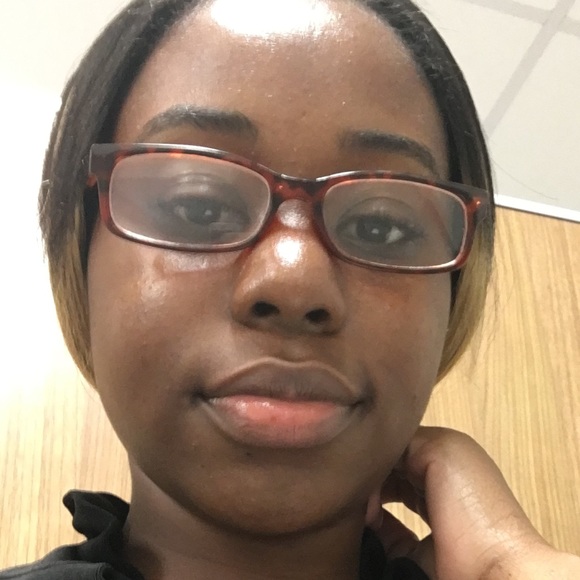 Profile Picture of Jasoni Spraggins (@sunny194) on Poshmark