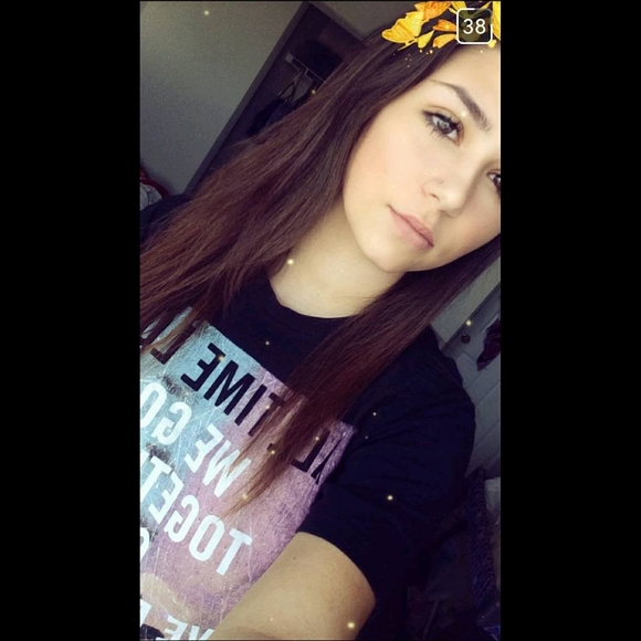 Profile Picture of Jazmyne Wade (@jazmynee1) on Poshmark