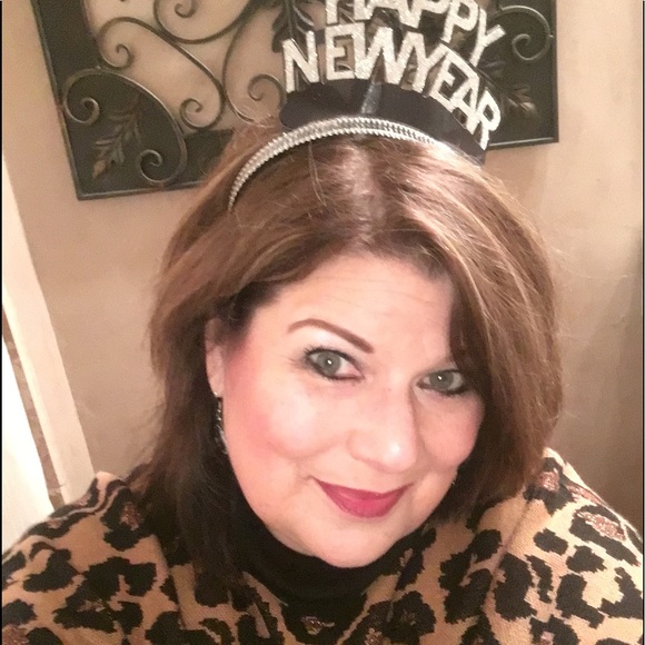 Profile Picture of Cheryl Orlowski (@cheryl15673) on Poshmark