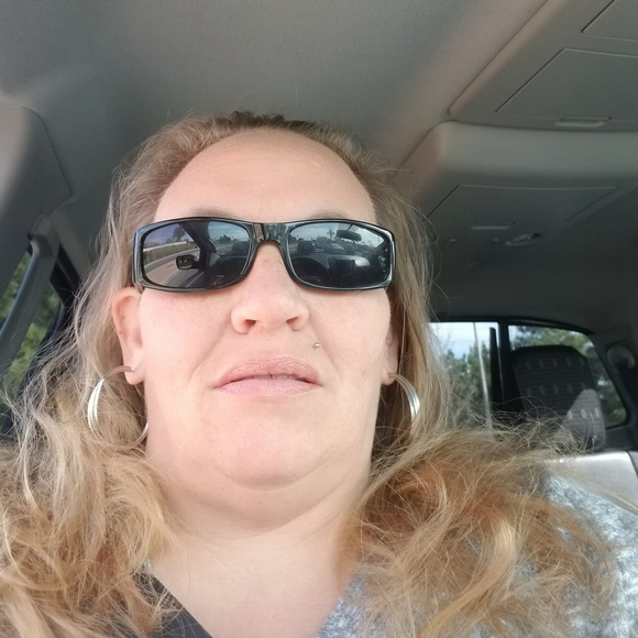 Tabatha Laumer - Poshmark Profile Picture of Tabatha Laumer (@tretab) on Poshmark