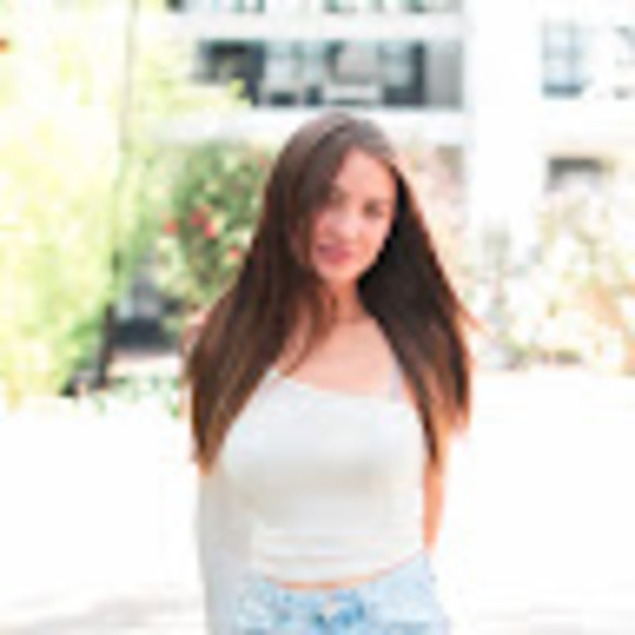 Profile Picture of Darya Baransky (@iamdarya07) on Poshmark