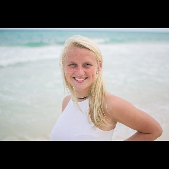 Profile Picture of Olivia Adiletto (@oliviaadiletto) on Poshmark