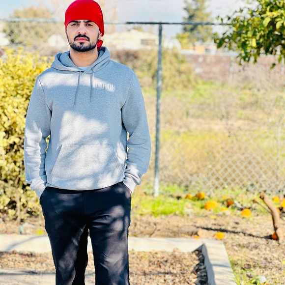 Profile Picture of Sukhvir Singh (@sukhvirsingh613) on Poshmark