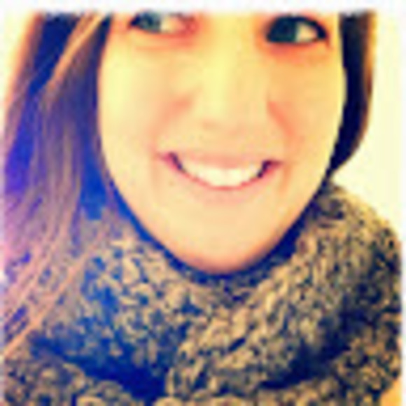 Profile Picture of Tenille Stoeger (@annatenille) on Poshmark