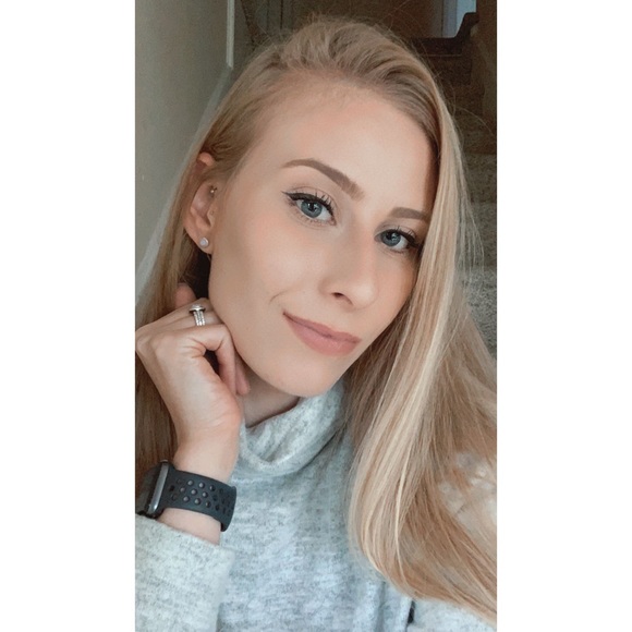 Profile Picture of Justine Grendell (@jgrendell) on Poshmark