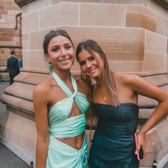 Profile Picture of Bronte Anscombe (@bronteanscombe) on Poshmark