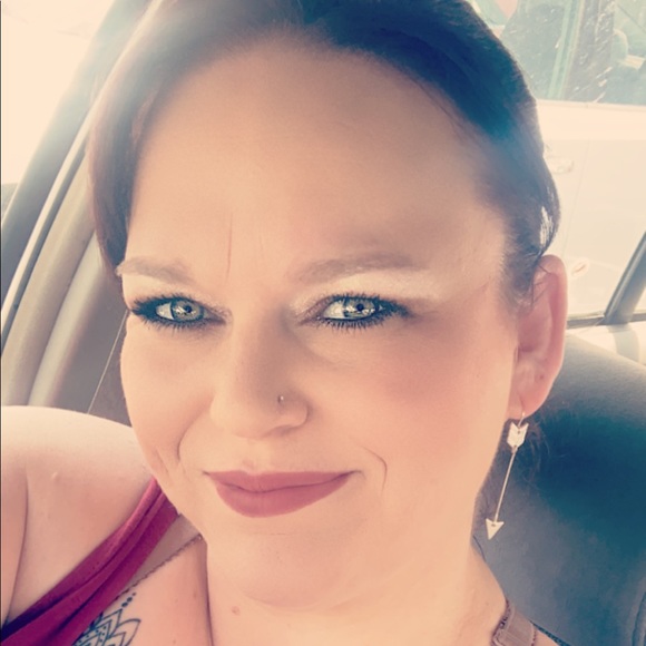 Profile Picture of Jillian Brock (@jillianbrock) on Poshmark