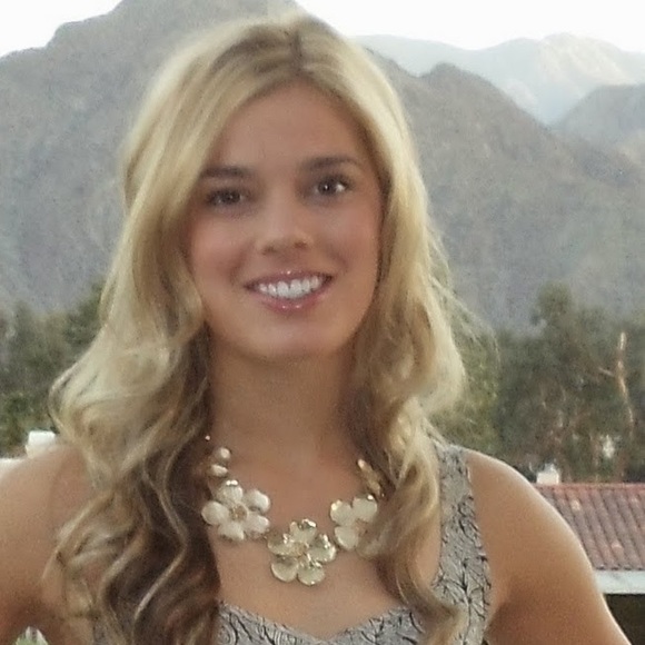 Profile Picture of Alex Craviotto (@alexa0311) on Poshmark