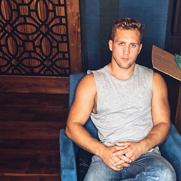 Profile Picture of Tanner Tewes (@tewes) on Poshmark