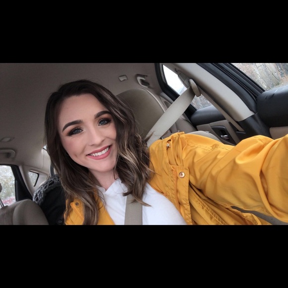 Profile Picture of Kayla Mcneil (@kaylamcneil00) on Poshmark