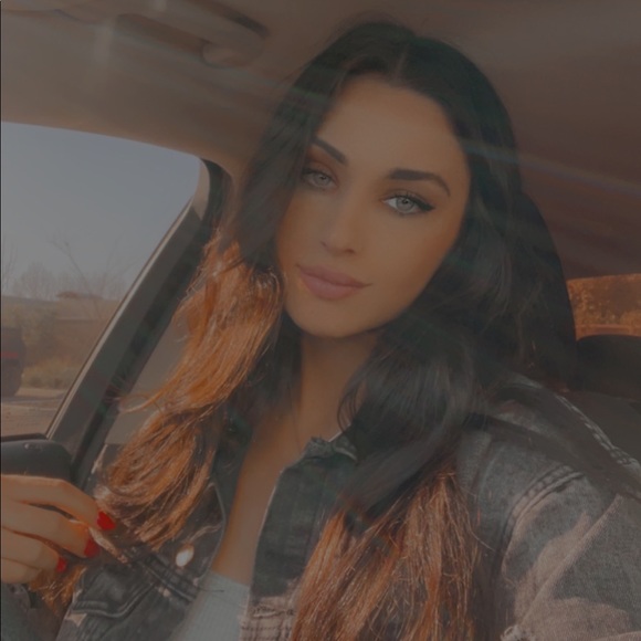 Profile Picture of Alex Reeves (@alexreeves753) on Poshmark