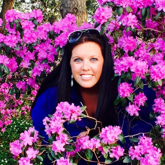 Profile Picture of Gina Angone (@gshocka000) on Poshmark