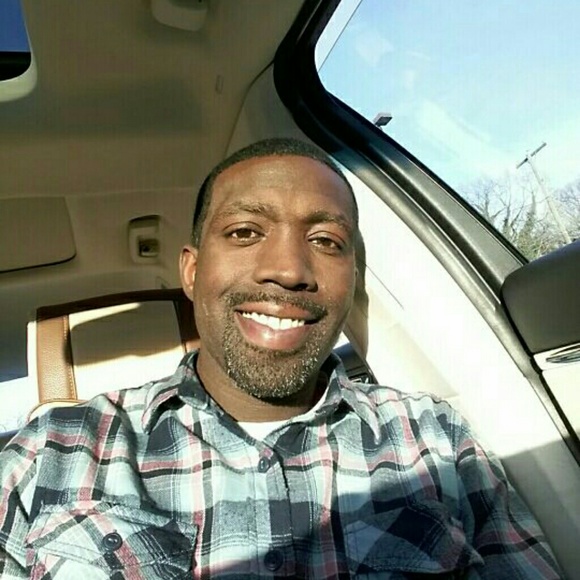 Profile Picture of Larry Helm (@mann777) on Poshmark