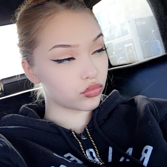 Profile Picture of Izzy Yiznitsky (@izzyeog) on Poshmark
