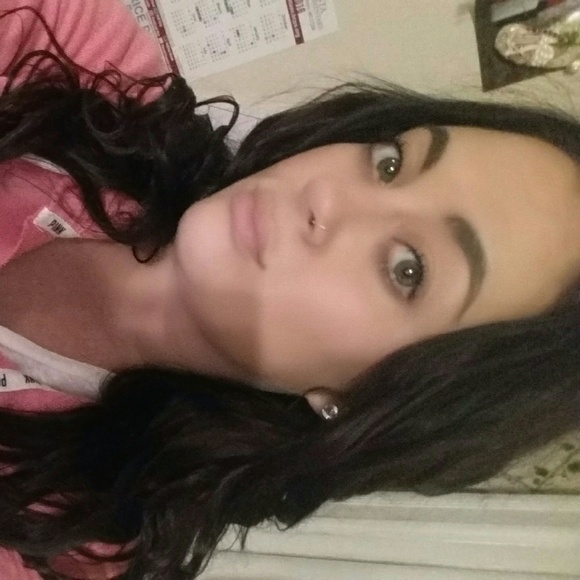 Profile Picture of Nina Toskes (@nini1218) on Poshmark