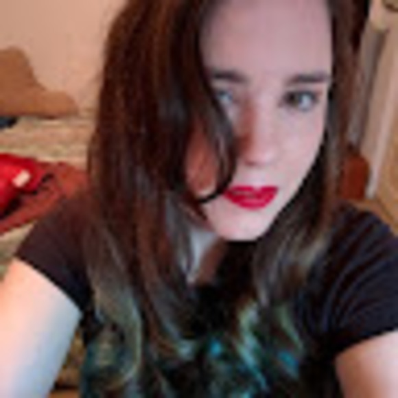 Profile Picture of Barbara Hillebrecht (@agaryulnaer) on Poshmark