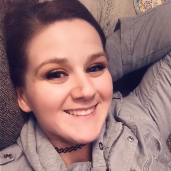 Profile Picture of Kelsey Fiegl (@kelsey_belle) on Poshmark