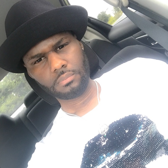 Profile Picture of Davyon Smith (@davyonsmith) on Poshmark