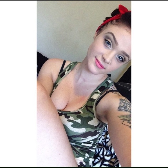 Profile Picture of Rachel Witschen (@rlwxo) on Poshmark