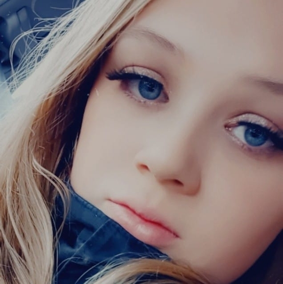 Profile Picture of Roxanne Mascho (@roxannemascho) on Poshmark