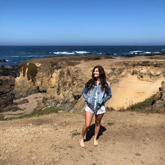 Profile Picture of Presley Fettig (@presleyrenae) on Poshmark