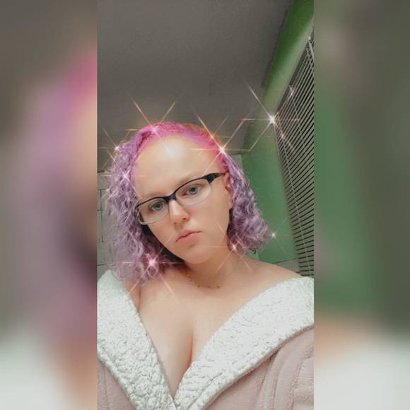 Profile Picture of Emily Keating (@emily12911) on Poshmark