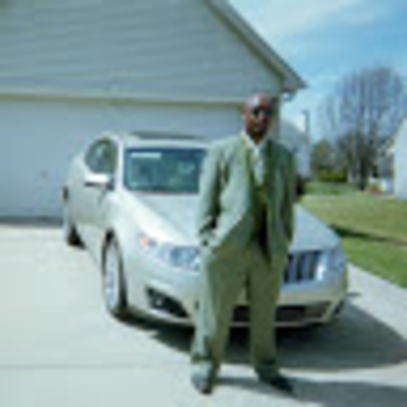 Profile Picture of Joseph Tolver (@jtolverlll767) on Poshmark