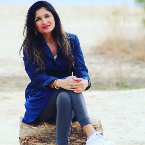 Profile Picture of Julie Desai (@julie_desai) on Poshmark