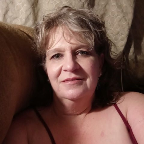 Profile Picture of Kimberly Shamblin (@mawmawmu) on Poshmark