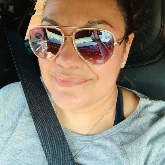 Profile Picture of Silvia Adams (@cutethreads2014) on Poshmark