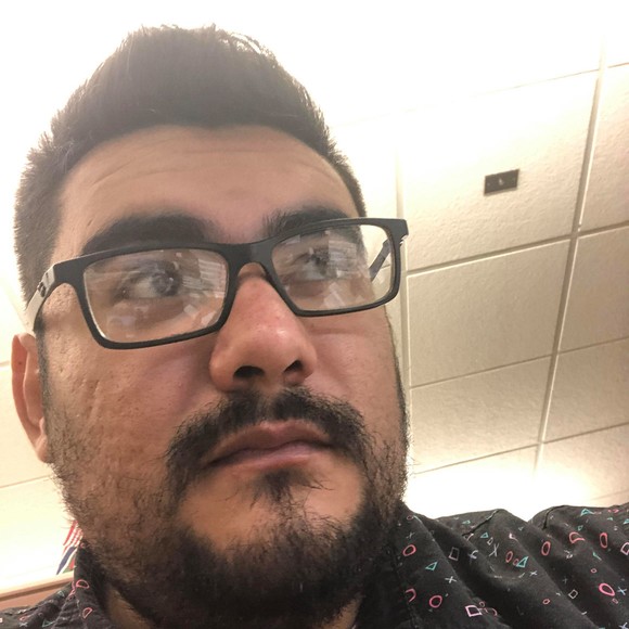 Profile Picture of Emilio Robles (@emiliorobles466) on Poshmark