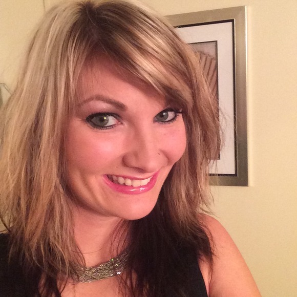 Profile Picture of Misty Deschambeau (@misty_day) on Poshmark