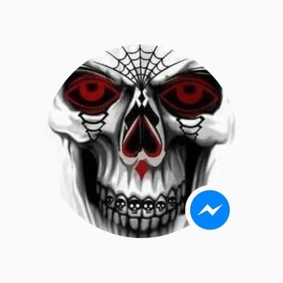 Profile Picture of Kris Andrues (@krisandrues) on Poshmark