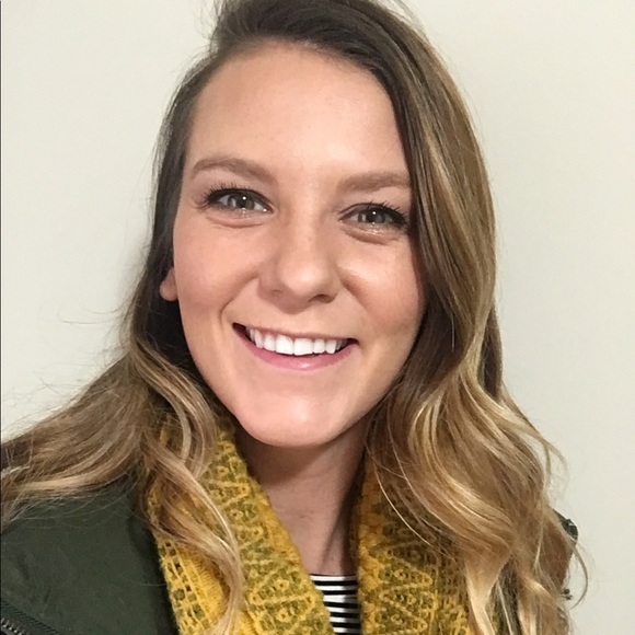 Stephenie Williams - Poshmark Profile Picture of Stephenie Williams (@greppssn) on Poshmark