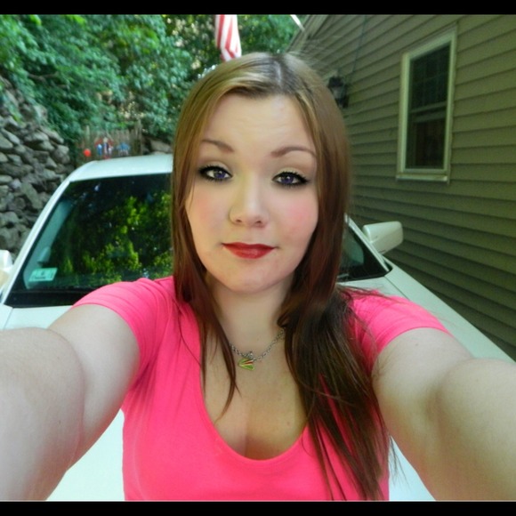 Profile Picture of Alyssa Droogan (@alyssadroogan) on Poshmark