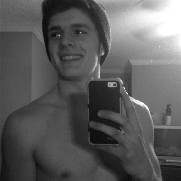 Profile Picture of Matthew Darden (@matthew24darden) on Poshmark