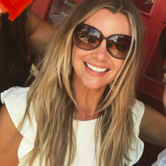 Profile Picture of Robin Ritchie (@rwritchie7) on Poshmark