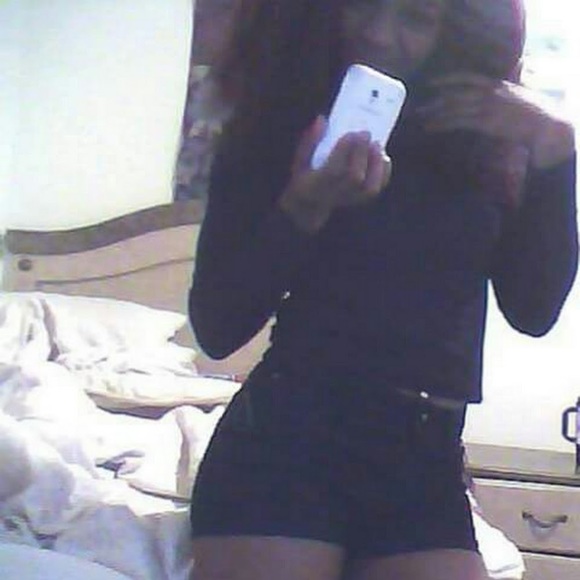 Profile Picture of Stevenia Louis (@st3v3nia) on Poshmark