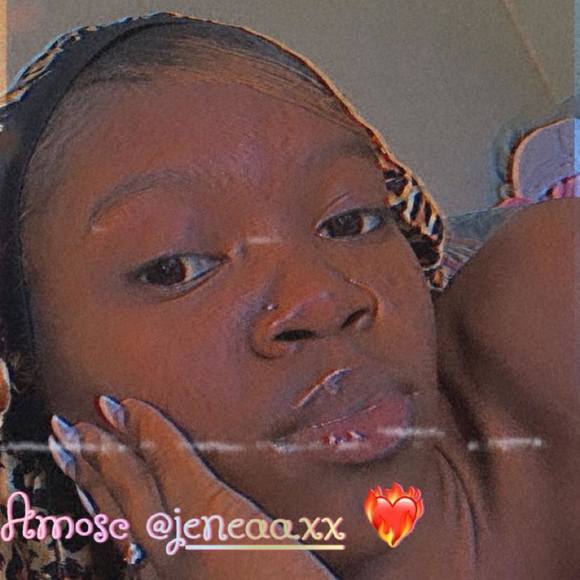 Profile Picture of Jenea Panea (@jeneapanea) on Poshmark