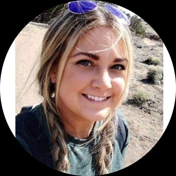 Profile Picture of Steffany Mulvaney (@steffany210) on Poshmark