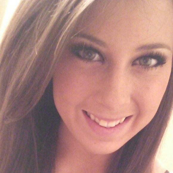 Profile Picture of Kelsey Venable (@kaykay2120) on Poshmark