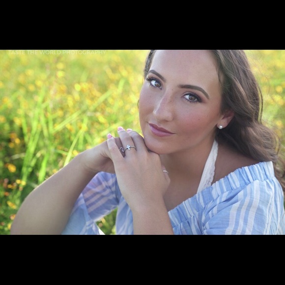 Profile Picture of Hanna Holmes (@hannaholmes06) on Poshmark