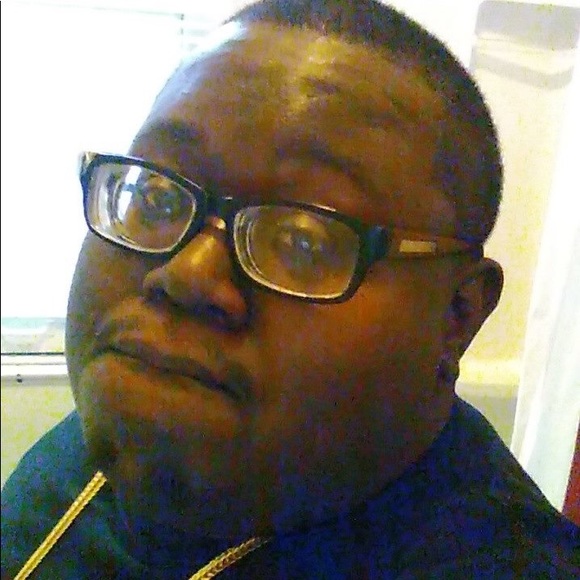 Profile Picture of Aaron Harvey (@aarontoure25) on Poshmark