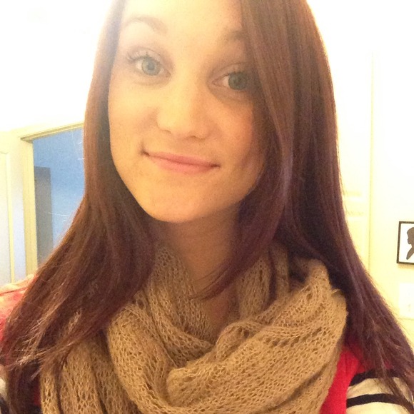 Profile Picture of Kathleen Kindelan (@kkindelan) on Poshmark