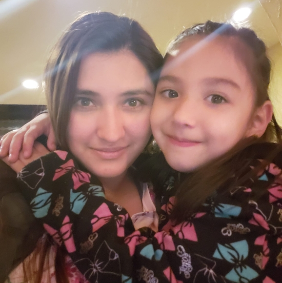 Profile Picture of Shantal Smv (@shantalsmv) on Poshmark